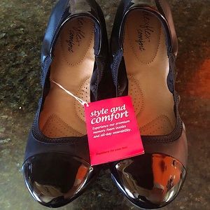 Dexflex Comfort women Claire scrunch flats.